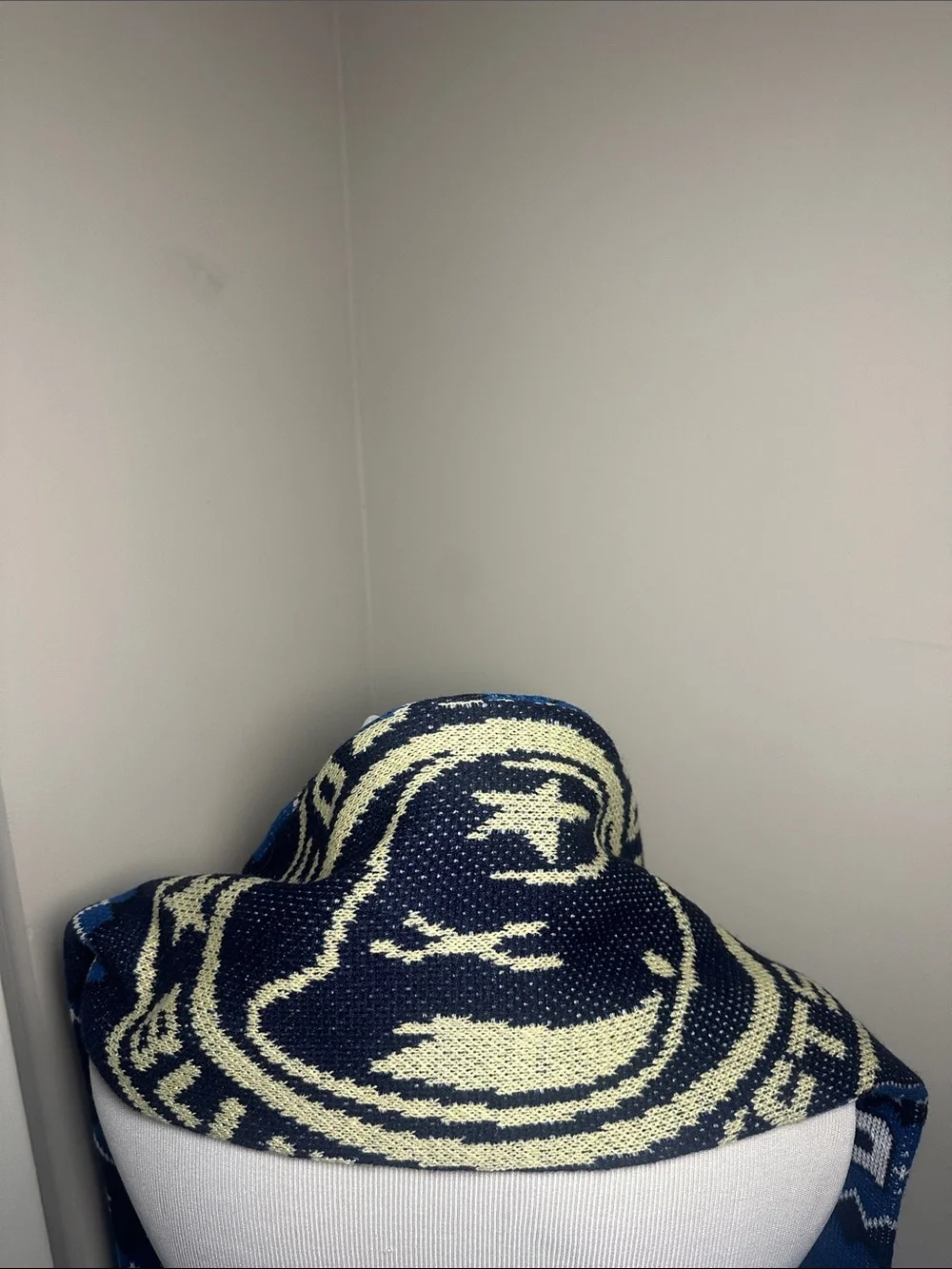 Columbus blue jackets Bold Blue and navy blue reversible scarf